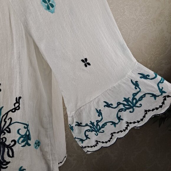 Style & Co Size Medium Embroidered Peasant Top White Blue Turquoise Flare Sleeve - Picture 6 of 15